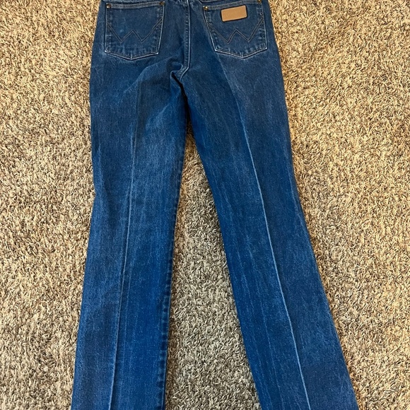 Wrangler cowboy cut medium wash denim blue jeans straight leg size 33x36 - Picture 5 of 6